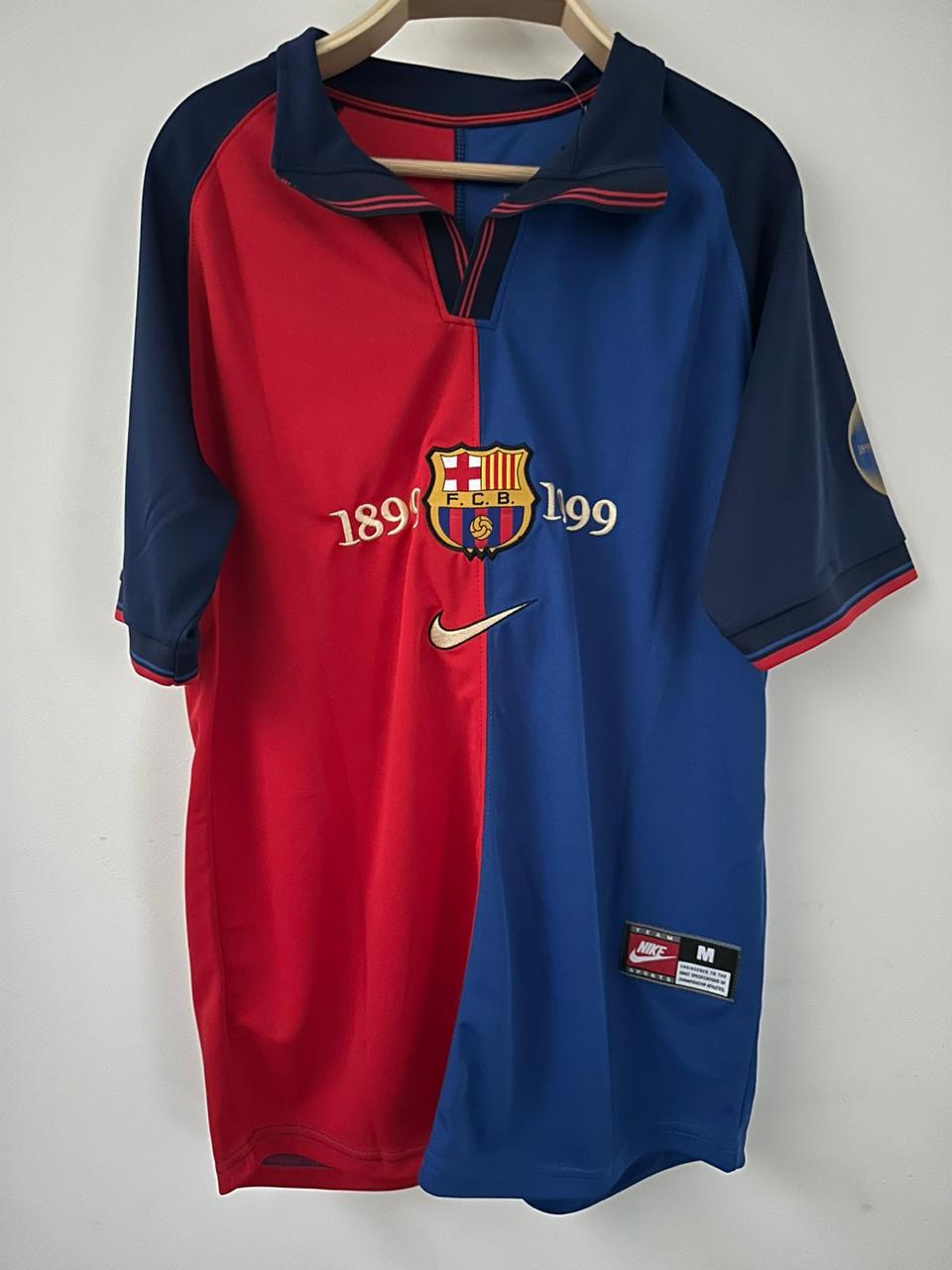 🕰️ Caja Misteriosa Mystery Retro - Camisetas Legendarias del Pasado
